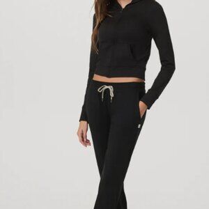 Vuori Women’s Performance Jogger, size medium